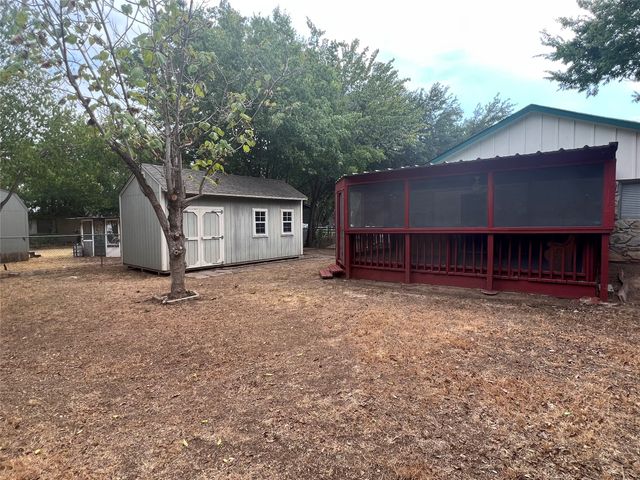 814 W Bridge Street, Granbury, TX 76048