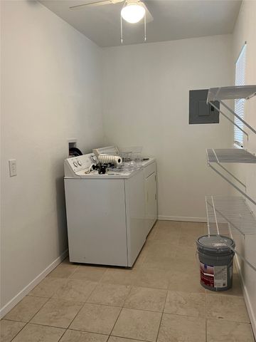 814 W Bridge Street, Granbury, TX 76048