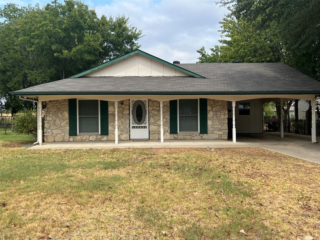 814 W Bridge Street, Granbury, TX 76048