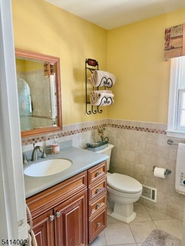 14 Fieldstone Ct, Randolph Twp., NJ 07869