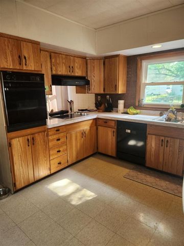 1453 Yeomans Street, Ionia, MI 48846