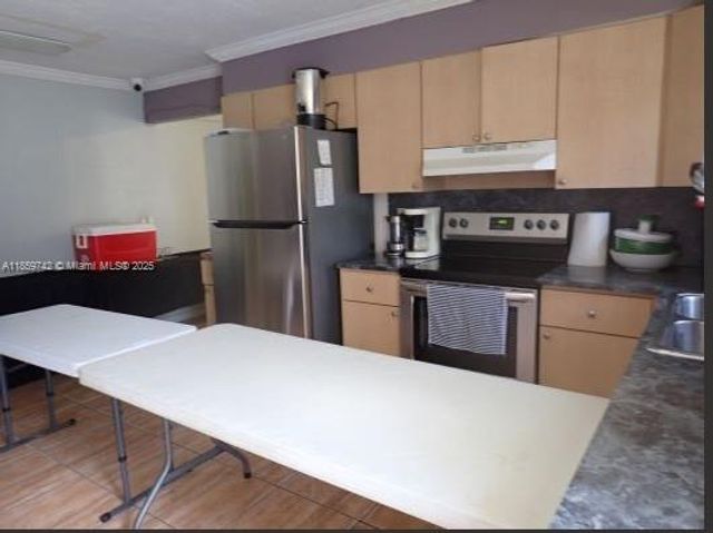 516 NW 4th Ave, Hallandale Beach, FL 33009