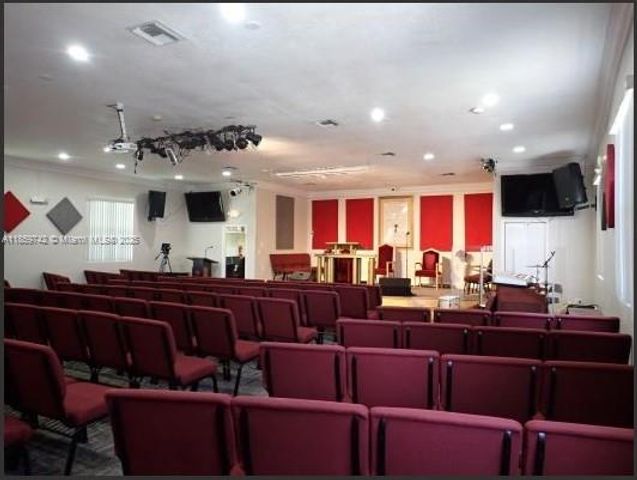 516 NW 4th Ave, Hallandale Beach, FL 33009