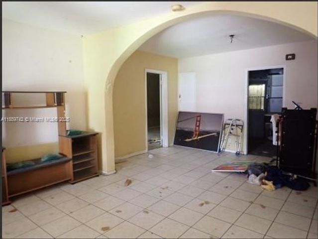 516 NW 4th Ave, Hallandale Beach, FL 33009