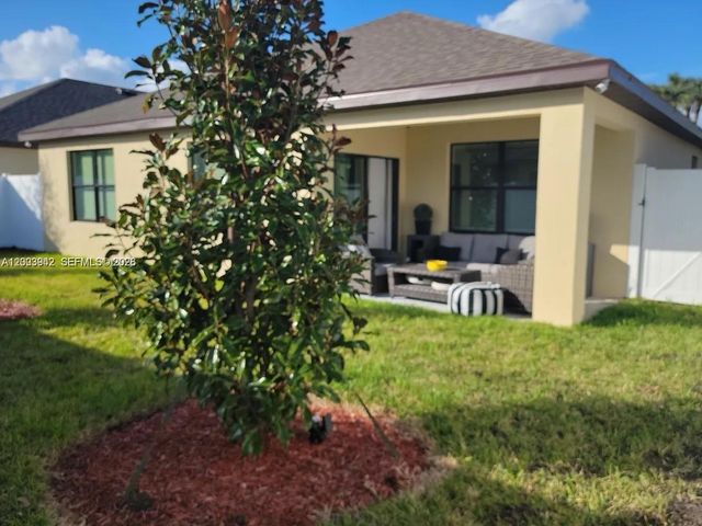 5517 Amusement Ave, Fort Pierce, FL 34947