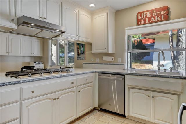 17789 Jayhawk Dr, Penn Valley, CA 95946