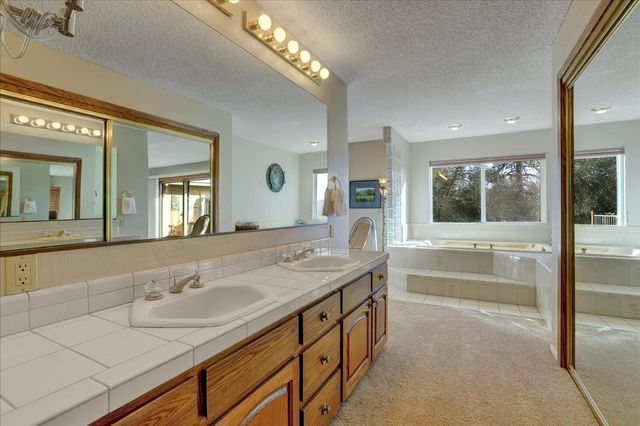 17789 Jayhawk Dr, Penn Valley, CA 95946