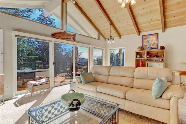 17789 Jayhawk Dr, Penn Valley, CA 95946