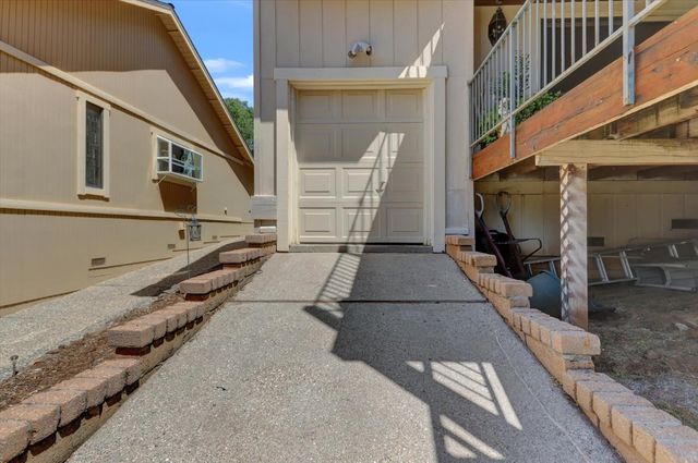 17789 Jayhawk Dr, Penn Valley, CA 95946