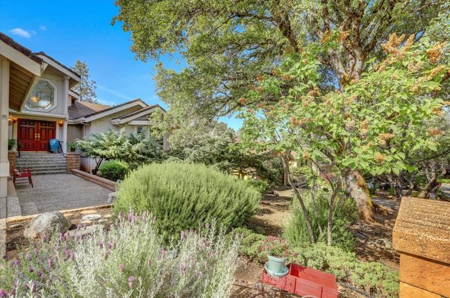 17789 Jayhawk Dr, Penn Valley, CA 95946
