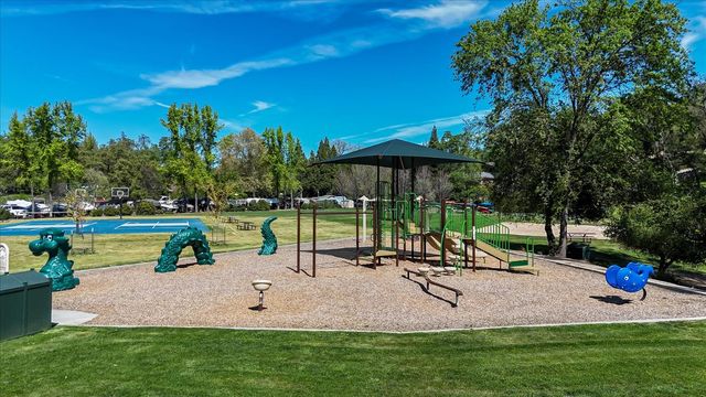 17789 Jayhawk Dr, Penn Valley, CA 95946