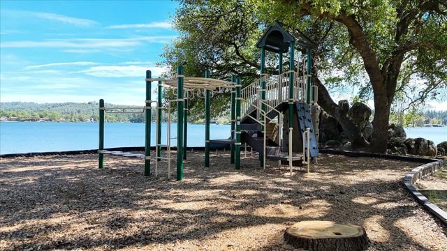 17789 Jayhawk Dr, Penn Valley, CA 95946