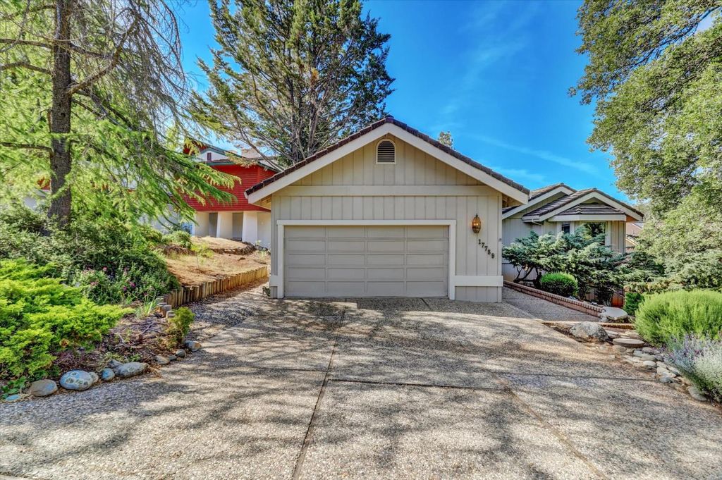 17789 Jayhawk Dr, Penn Valley, CA 95946