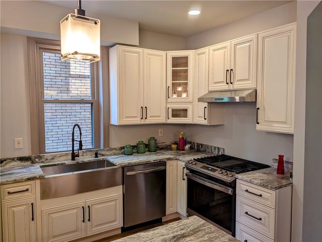 7121 Race St, Homewood Brushton, PA 15208