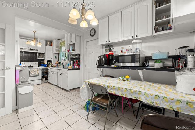 7705 Braile Street, Detroit, MI 48228