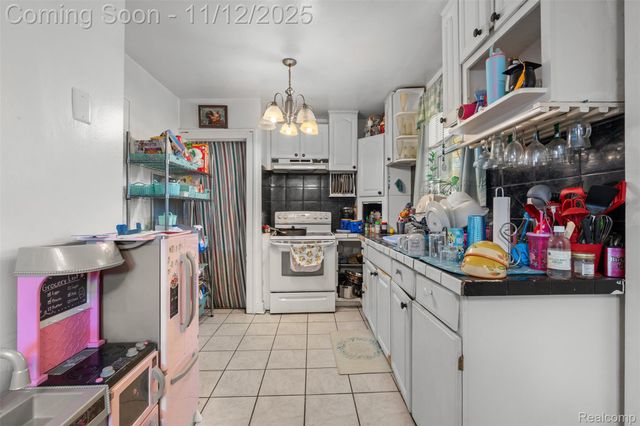 7705 Braile Street, Detroit, MI 48228