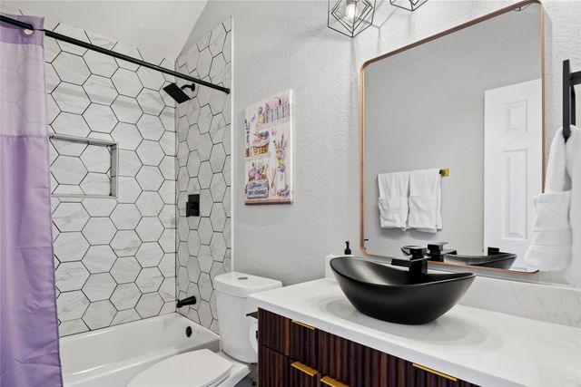 13713 Lost Spurs Road, Fort Worth, TX 76262