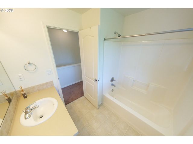 3317 Se 122ND Ave Se 9, Portland, OR 97236