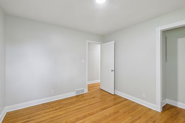 520 Woodlyn Drive, Aurora, IL 60505