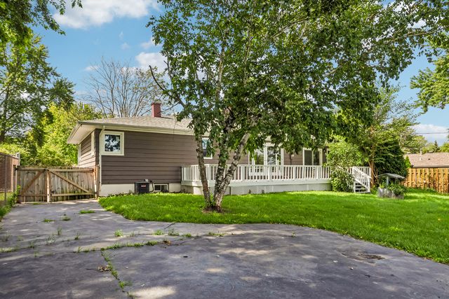 520 Woodlyn Drive, Aurora, IL 60505