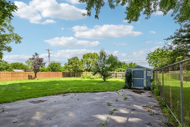 520 Woodlyn Drive, Aurora, IL 60505