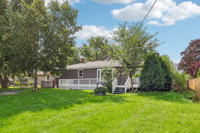 520 Woodlyn Drive, Aurora, IL 60505