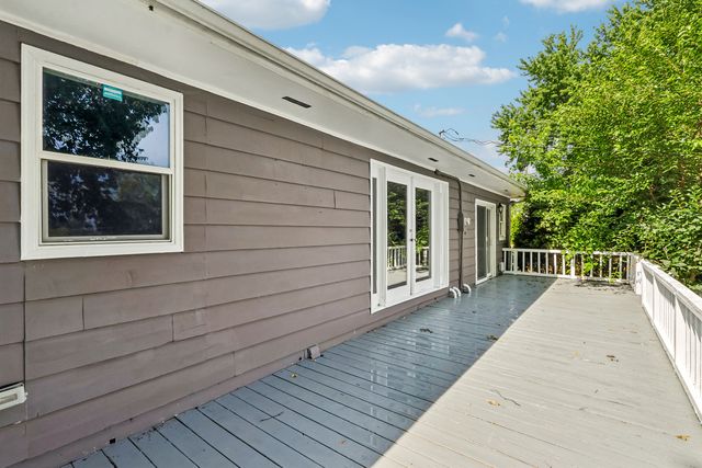520 Woodlyn Drive, Aurora, IL 60505