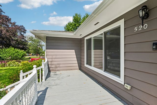 520 Woodlyn Drive, Aurora, IL 60505