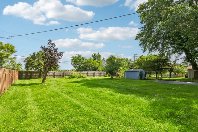 520 Woodlyn Drive, Aurora, IL 60505