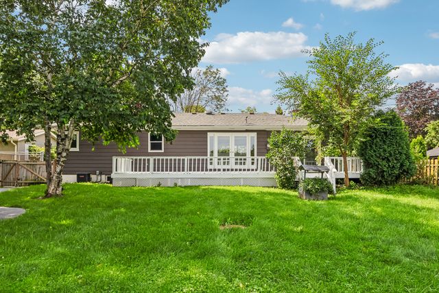 520 Woodlyn Drive, Aurora, IL 60505