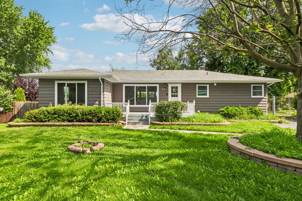 520 Woodlyn Drive, Aurora, IL 60505