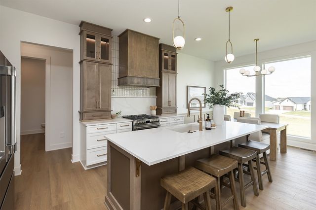 3927 Westgate Parkway, Clive, IA 50325