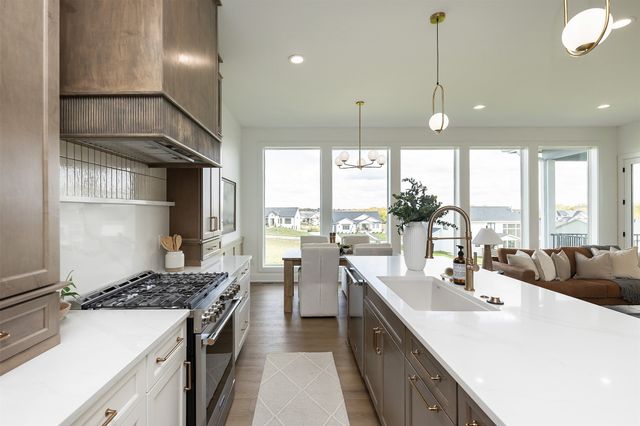 3927 Westgate Parkway, Clive, IA 50325