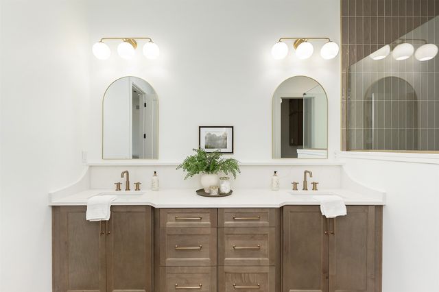 3927 Westgate Parkway, Clive, IA 50325