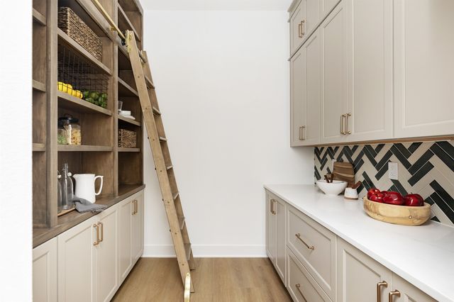 3927 Westgate Parkway, Clive, IA 50325