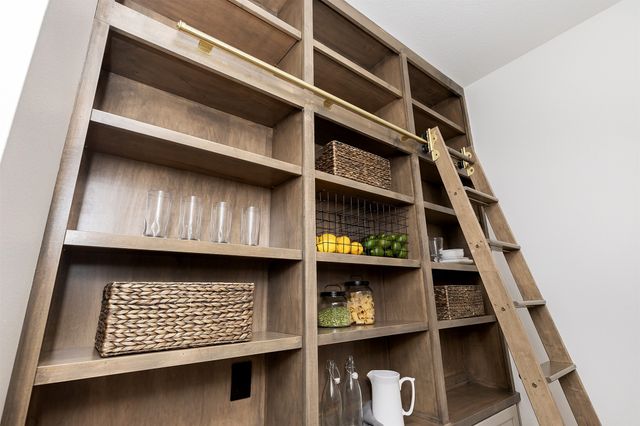 3927 Westgate Parkway, Clive, IA 50325