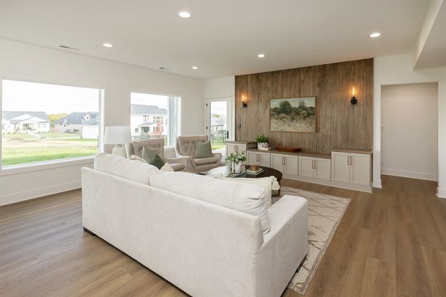 3927 Westgate Parkway, Clive, IA 50325