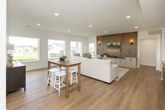 3927 Westgate Parkway, Clive, IA 50325