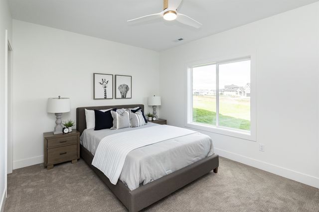 3927 Westgate Parkway, Clive, IA 50325