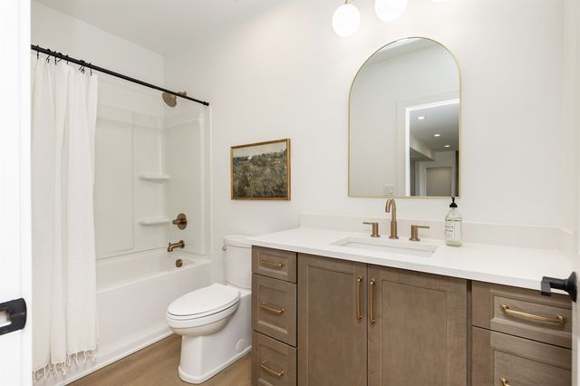 3927 Westgate Parkway, Clive, IA 50325