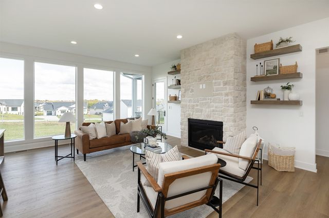 3927 Westgate Parkway, Clive, IA 50325