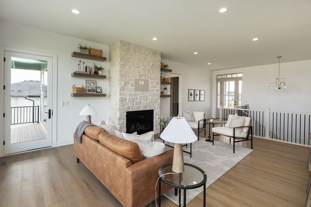 3927 Westgate Parkway, Clive, IA 50325