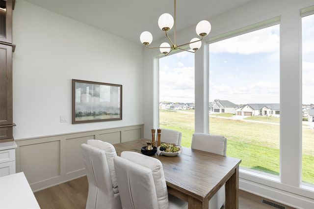 3927 Westgate Parkway, Clive, IA 50325