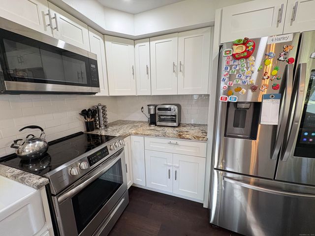 32 Karen Court b, Bridgeport, CT 06606