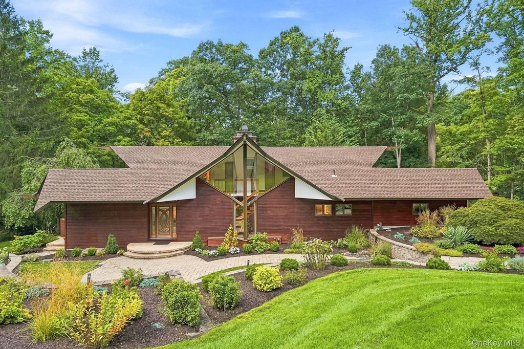 543 Scarborough Road, Briarcliff Manor, NY 10510 — exterior