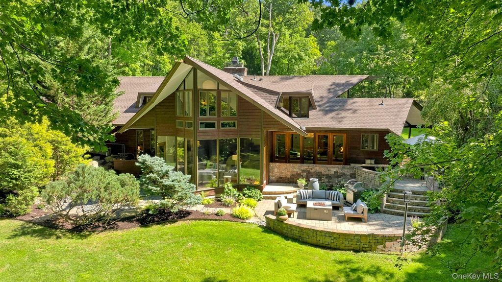 543 Scarborough Road, Briarcliff Manor, NY 10510 — photo 3