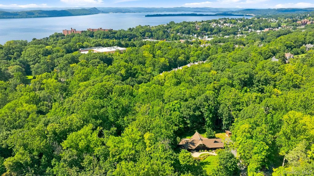 543 Scarborough Road, Briarcliff Manor, NY 10510 — photo 4