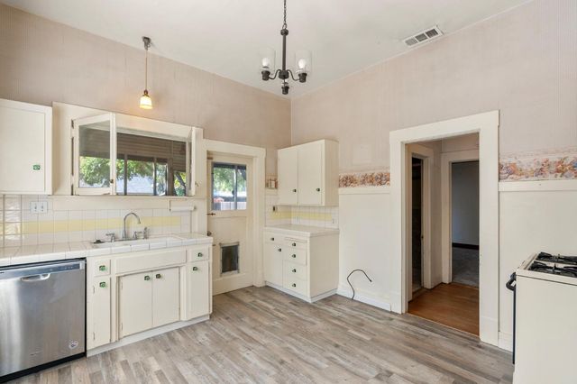 201 Poplar Ave, Modesto, CA 95354