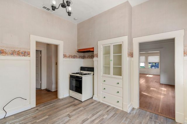 201 Poplar Ave, Modesto, CA 95354