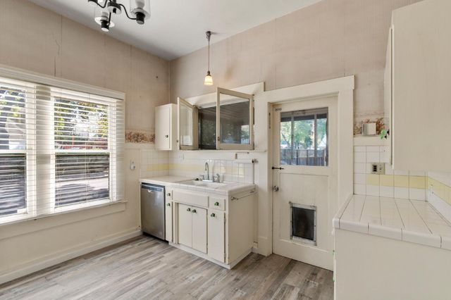 201 Poplar Ave, Modesto, CA 95354